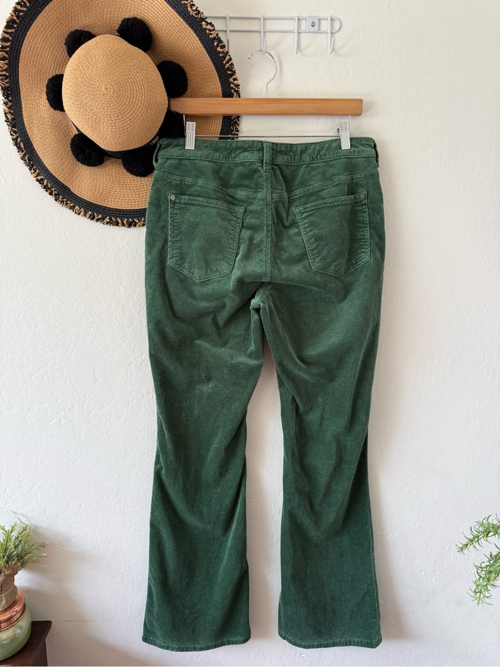 Anthropologie Pilcro The Icon Green Flare Leg Corduroy Pants Size 32 - Picture 8 of 16